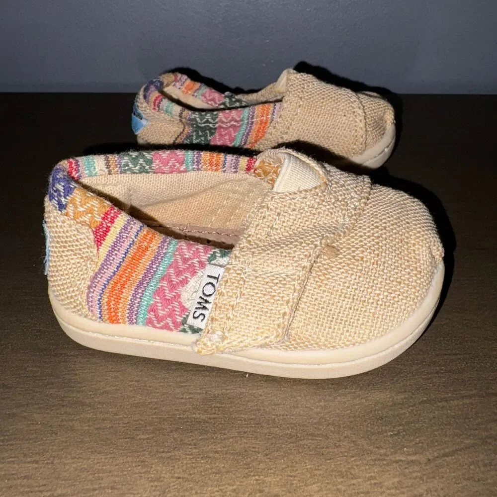Toms slip side